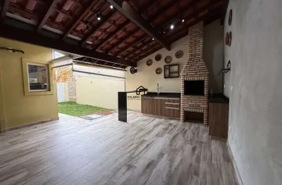 Casa com 2 quartos e churrasqueira para locação no cond. verdana - medeiros