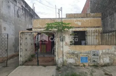 Conjunto de casas no bairro aerolandia - fortaleza ce