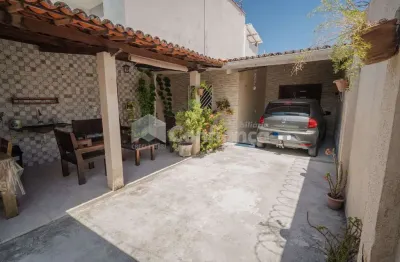 Casa com 3 quartos à venda na Rua Professora Heloísa Ferreira Lima, 2113, Itaperi, Fortaleza