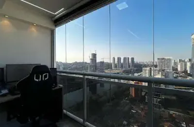 Suspenso entre o design e o horizonte: um ícone de estilo com vista de cinema