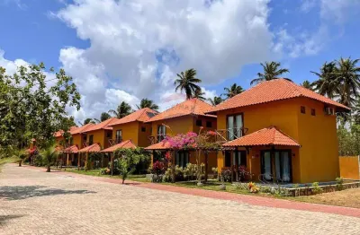 Casa mobiliada de 3 quartos a venda em condomínio beira mar