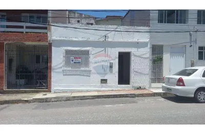 Casa com 3 quartos para alugar na Rua Pinto Martins, 860, Areia Preta, Natal