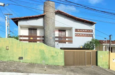Casa com 3 quartos para alugar na Avenida Miguel Alcides de Araújo, 1889, Capim Macio, Natal