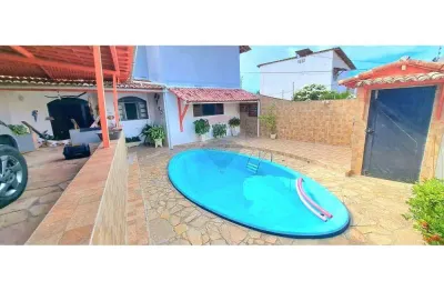 Luxuosa casa 7 quartos em ponta negra sendo três kit net