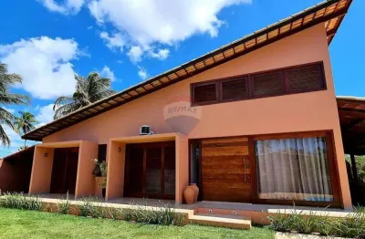 Casa alto padrão com 3 suítes a poucos metros da praia de santo cristo