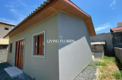 Casa com 2 quartos à venda na rua do aviador, 407, carianos, florianópolis por r$ 643.000