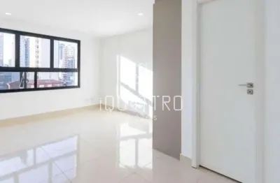 Sala comercial com 22 m  de área útil, localizada na região central de curitiba