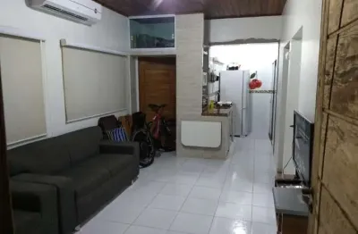 Vendo casa 2 dormitórios  / 300 metros da orla praia grande .