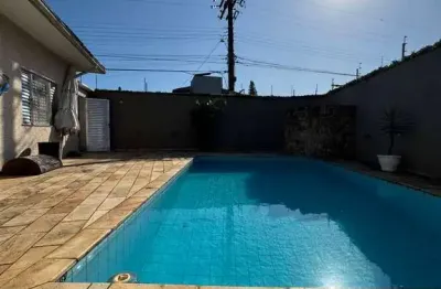 Casa 2 dormitórios piscina e espaço gourmet flórida praia grande