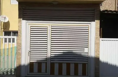 Casa em condomínio individual 2 dormitórios 1 vaga de garagem