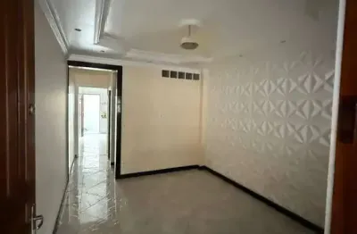 Sobrado individual tripex 03 dormitórios lavabo 02 garagens - tude bastos