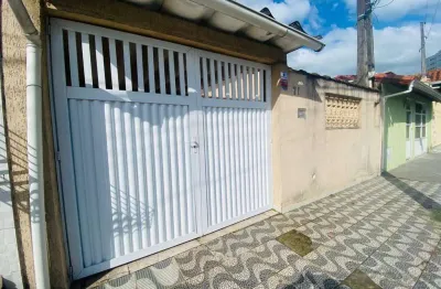 Casa à venda com 3 dormitórios e excelente localização na tupi