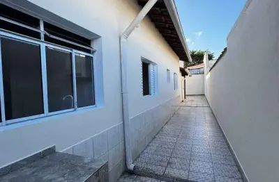 Casa na guilhermina 2 dormitórios 2 vagas  206 mts de terreno 6 x 34 mts