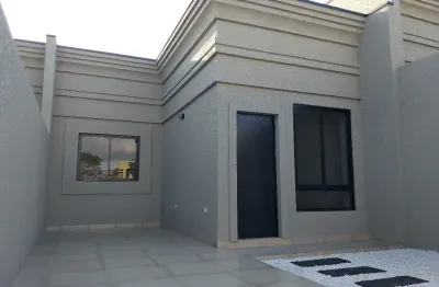 Casa de esquina com amplo terreno – 3 quartos com suíte