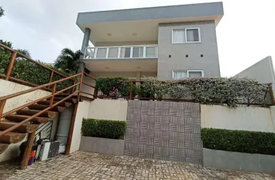 Casa em condomínio fechado com 4 quartos à venda na rua jurema, caixa d'água, lauro de freitas por r$ 989.000