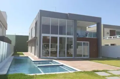Casa com 6 suítes, nascente, mobiliada e em condomínio fechado!