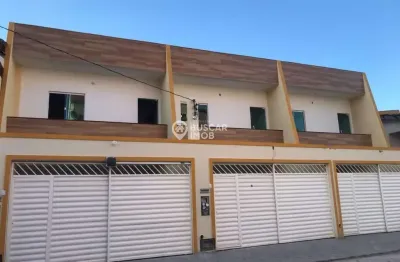 Lindo village de 4/4 sendo com duas suítes em vila praiana