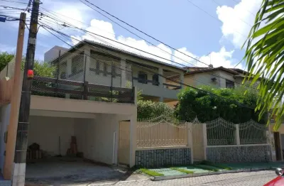 Casa em condomínio fechado com 5 quartos à venda na avenida santos dumont, estrada do coco, lauro de freitas, 236 m2 por r$ 800.000