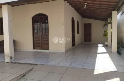 Casa com 3 quartos à venda na rua aquilies ferreira, 78, jardim do jockey, lauro de freitas, 140 m2 por r$ 650.000