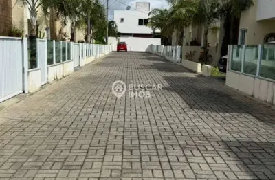 Casa em condomínio fechado com 4 quartos à venda na Rua João Marques Oliveira, Buraquinho, Lauro de Freitas, 146 m2 por R$ 790.000