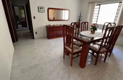 Casa com 3 quartos à venda no Centro, Penápolis 