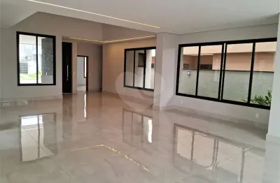 Casa  à venda com 3 quartos, sendo 3 suítes,  no condomínio alphaville nova esplanada 3, votorantim - sp