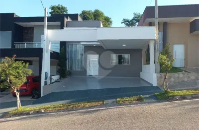 Casa  à venda com 2 quartos, sendo 1 suíte,  no condomínio horto florestal villagio, sorocaba - sp