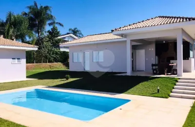 Casa  à venda com 3 quartos, sendo 3 suítes,  no condomínio portal do sabiá, araçoiaba da serra - sp