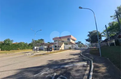 Casa  à venda com 3 quartos, sendo 3 suítes,  no condomínio portal do sabiá, araçoiaba da serra - sp