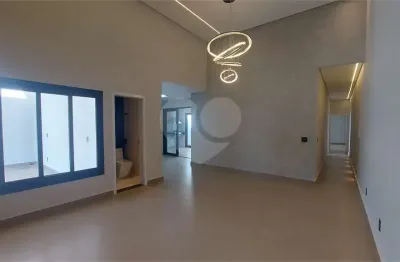 Casa  à venda com 3 quartos, sendo 3 suítes,  no condomínio Villagio Di Capri, Votorantim - SP