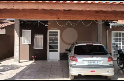 Casa  à venda com 2 quartos no condomínio green gold, araçoiaba da serra - sp