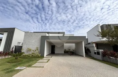 Casa  à venda com 4 quartos, sendo 3 suítes,  no condomínio alphaville nova esplanada 4, votorantim - sp