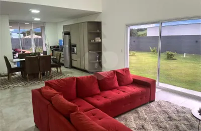 Casa  à venda com 3 quartos, sendo 1 suíte,  no condomínio village ipanema 2, araçoiaba da serra - sp