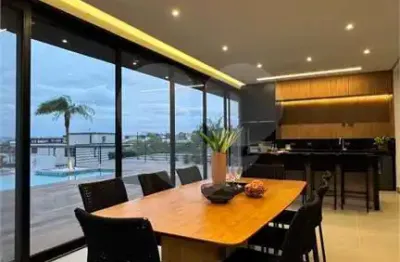 Casa  à venda com 4 quartos, sendo 4 suítes,  no condomínio parque chapada itu, itu - sp