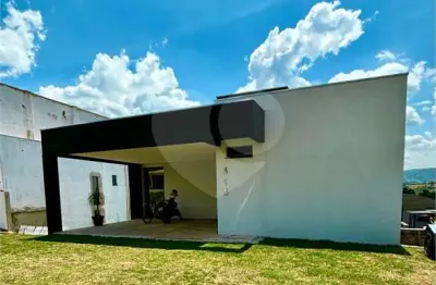 Casa  à venda com 4 quartos, sendo 4 suítes,  no condomínio village ipanema 1, araçoiaba da serra - sp