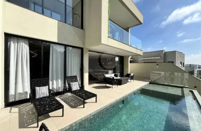 Casa  à venda com 4 quartos, sendo 4 suítes,  no condomínio alphaville nova esplanada 1, votorantim - sp