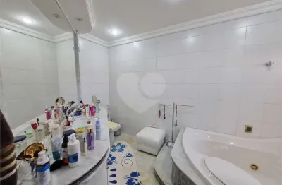 Sobrado à venda com 4 quartos, sendo 1 suíte,  em Vila Santana, Sorocaba, SP