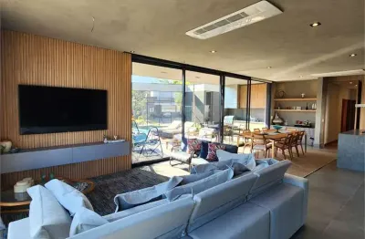 Casa  à venda com 4 quartos, sendo 4 suítes,  no condomínio alphaville nova esplanada 4, votorantim - sp