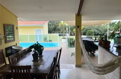 Casa  à venda com 3 quartos, sendo 3 suítes,  no condomínio lago da serra, araçoiaba da serra - sp