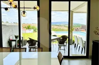 Casa  à venda com 4 quartos, sendo 4 suítes,  no condomínio village ipanema, araçoiaba da serra - sp