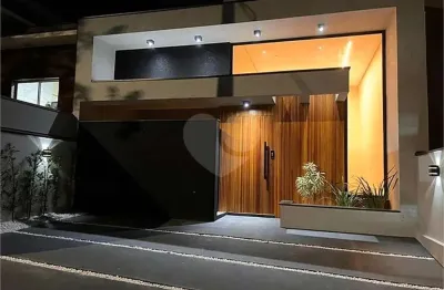 Casa  à venda com 2 quartos, sendo 1 suíte,  no condomínio ypes 3, tatuí - sp