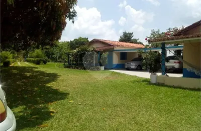 Chácara à venda com 5 quartos, sendo 2 suítes,  no centro, sarapuí - sp
