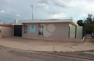 Casa comercial com 9 salas à venda na Rua Maria José de Lima Aleixo, Vila Trujillo, Sorocaba