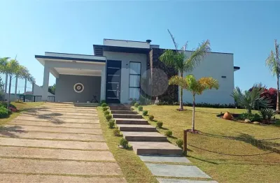 Casa  à venda com 3 quartos, sendo 1 suíte,  no condomínio village da serra, araçoiaba da serra - sp