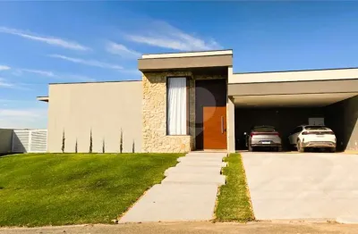 Casa  à venda com 3 quartos, sendo 2 suítes,  no condomínio village da serra, araçoiaba da serra - sp