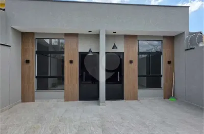 Casa de Vila à venda com 2 quartos, sendo 1 suíte,  em Jardim Santa Esmeralda, Sorocaba - SP