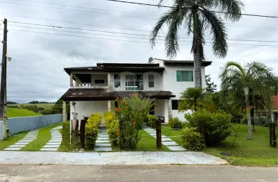 Casa  à venda com 4 quartos, sendo 3 suítes,  no condomínio Village da Serra, Araçoiaba Da Serra - SP