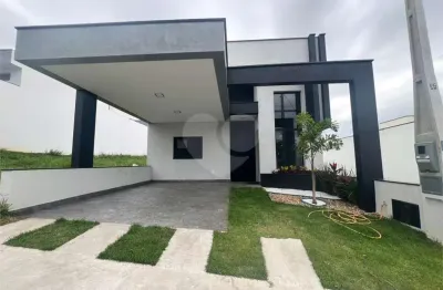 Casa  à venda com 3 quartos, sendo 1 suíte,  no condomínio Horto Florestal Villagio, Sorocaba - SP