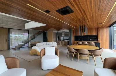 Casa  à venda ou para alugar com 3 quartos, sendo 3 suítes,  no condomínio Alphaville Nova Esplanada 3, Votorantim - SP