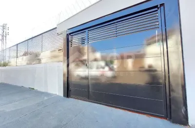 Casa com 4 dormitorios, excelente para familias ou republica de estudante, com edicula